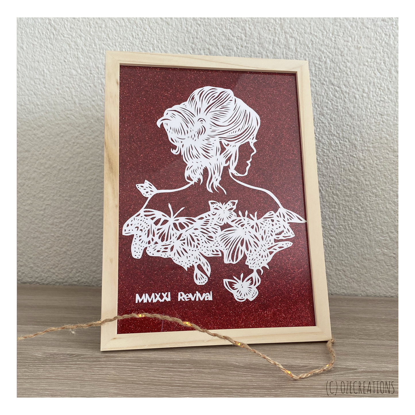 Cadre - Femme Chignon et Papillons