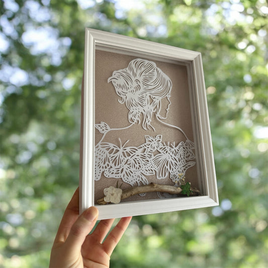 Cadre lumineux – Femme & fleurs séchées